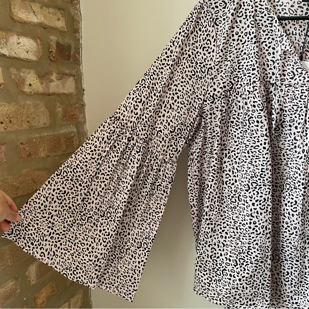 Who What Wear Black and White Patterned Blouse - Picture 3 of 9